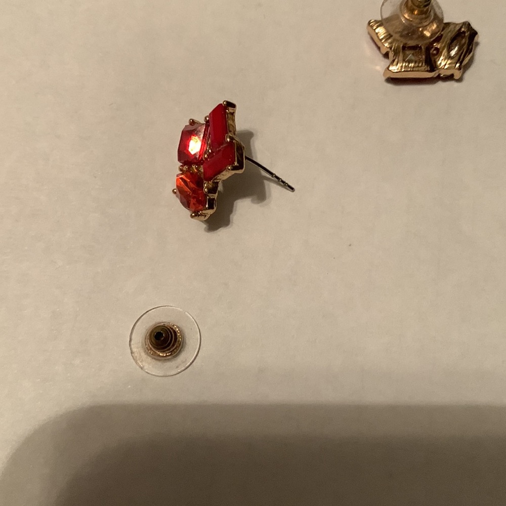 Never worn pretty red studs - Picture 4 of 5